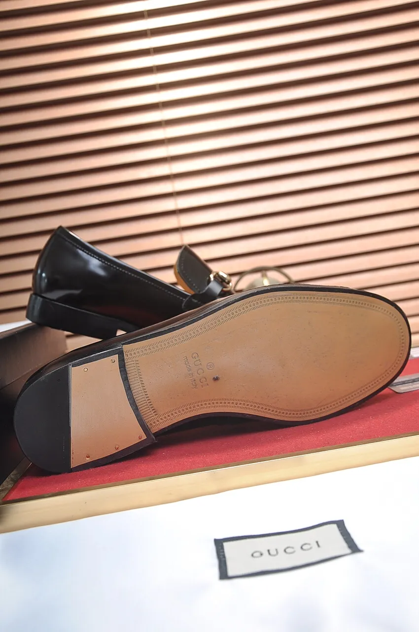 Factory price 540💶Italian top luxury men's shoe giant (GUCCI) (Gucci) (full cowhide lining) new arrival🍃Original European style🔰 Pleasant to the eye😍In order to make the shoes more durable and non-deformable🌀The production continues to follow traditional methods but there is still no lack of innovation💪The original sheepskin is chosen for the leather♻️Smooth, natural and exceptionally bright⭐Made of imported cowhide The rich man’s first choice 38-45 (45 customized)